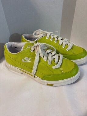 Nike Tennis Shoes Lime Green Low-Top Sneakers White Accents GTS canvas SZ 6.5